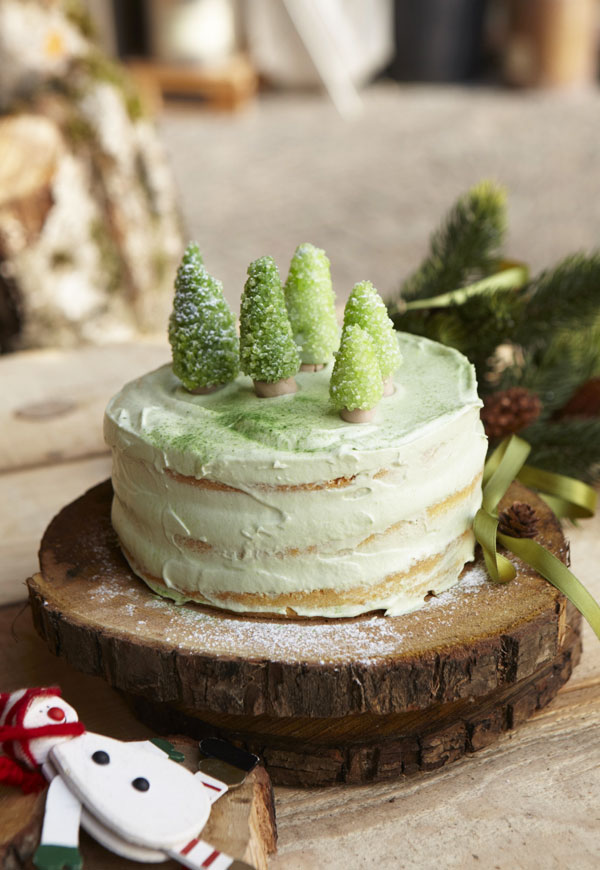 Green cake con pini di pasta di zucchero