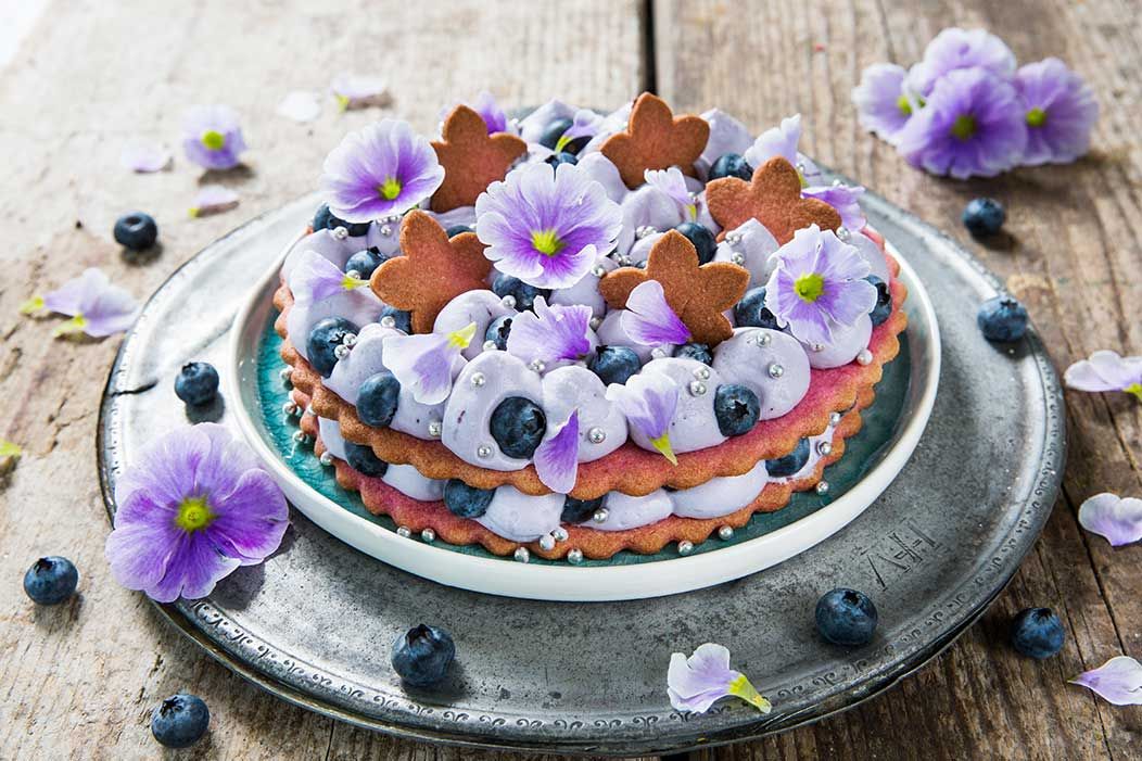 Sablé rotonda con colore rosso crema lilla e fiori